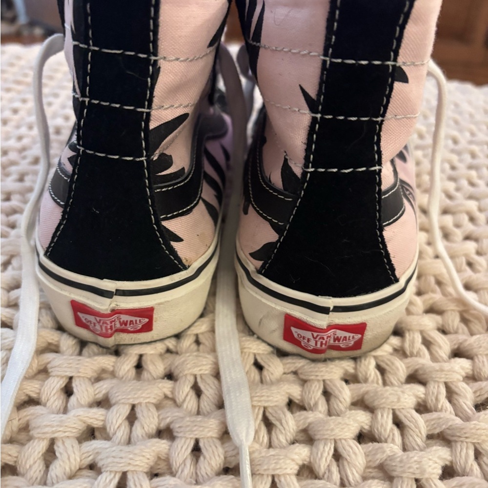 Vans Fun Stylish High-Top Sneakers. Great Condition!  Women’s SZ 7.5 Men SZ 6. - Picture 8 of 8